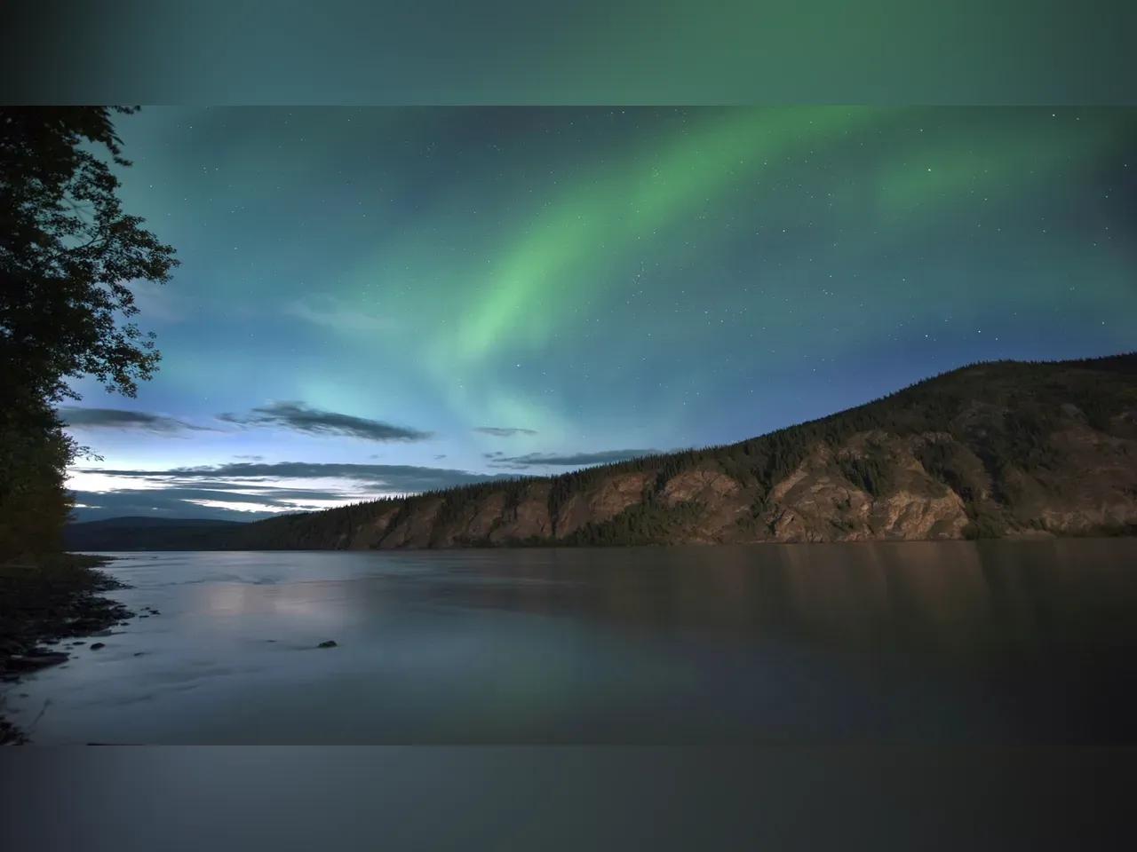 Landschaft mit Polarlicht