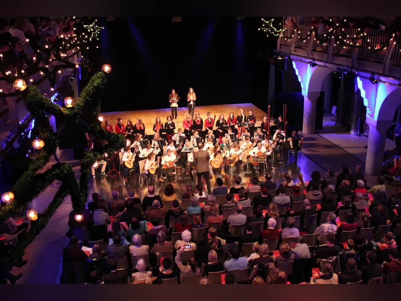 Adventskonzert mit dem AGB-Orchester im Volksbad