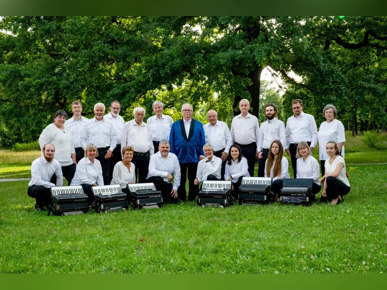Gruppenfoto des Akkordeonorchesters