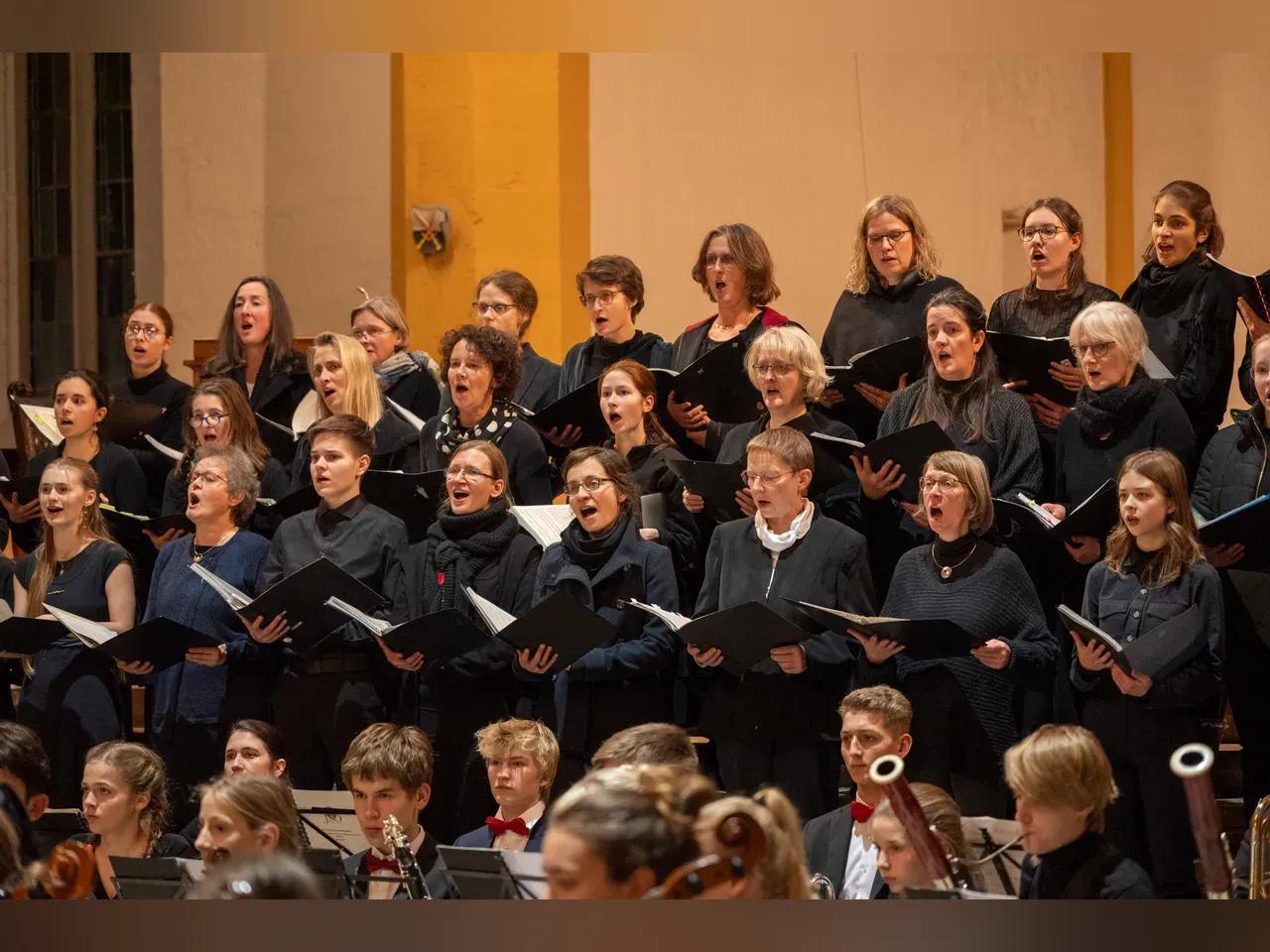 Kammerchor und Mitglieder des Jugendsinfonieorchester