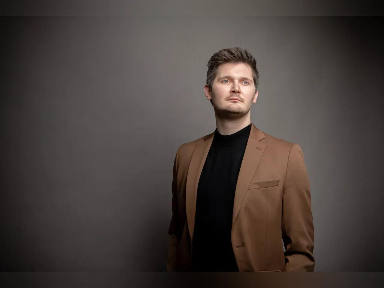 Dirigent&nbsp;Jakub Przybycień