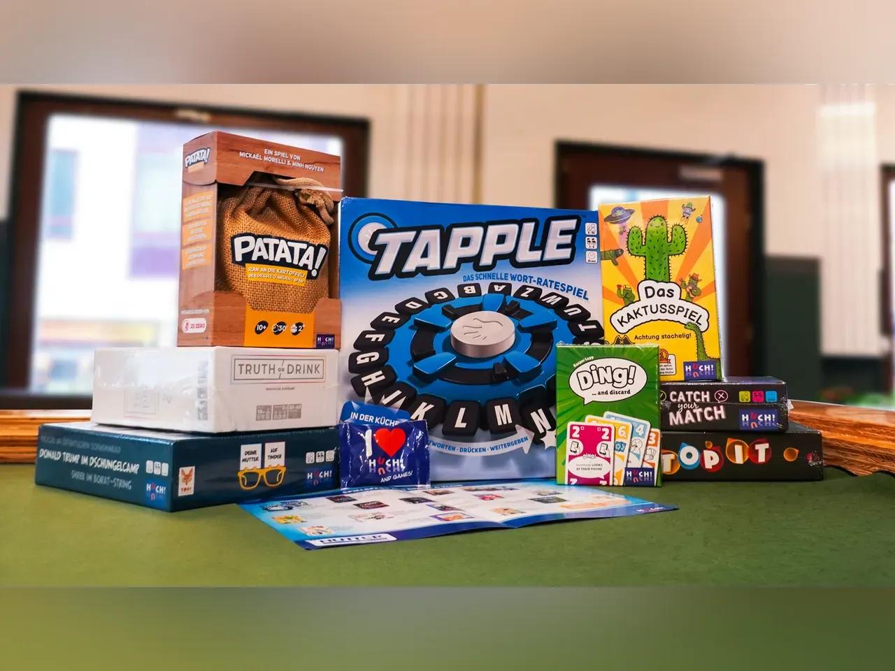 Brettspiele auf einem Tisch. Unteranderem Trapple, das Kaktusspiel, Patata! und Ding!