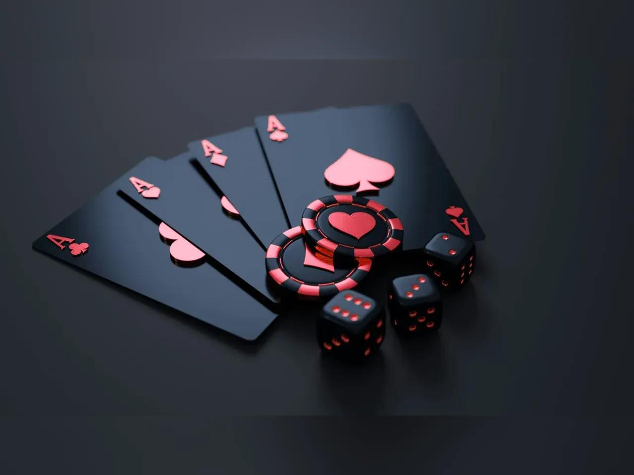 Auf einem schwarzen Untergrund sind drei schwarze Spielkarten Asse sowie zwei Pokerchips  und drei Würfel zu sehen.
