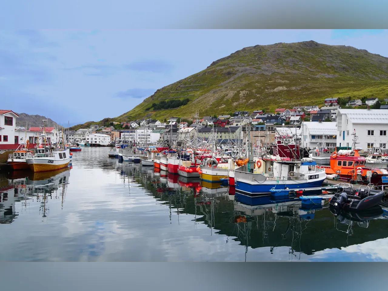 hafen-in-honningsvag-insel-mageroya-lofoten