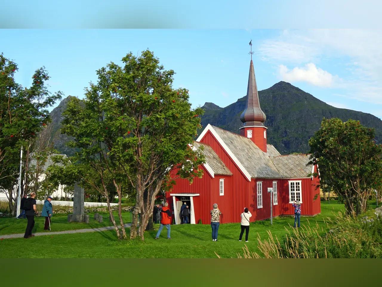 flakstad-kirche-insel-flakstadoya-lofoten