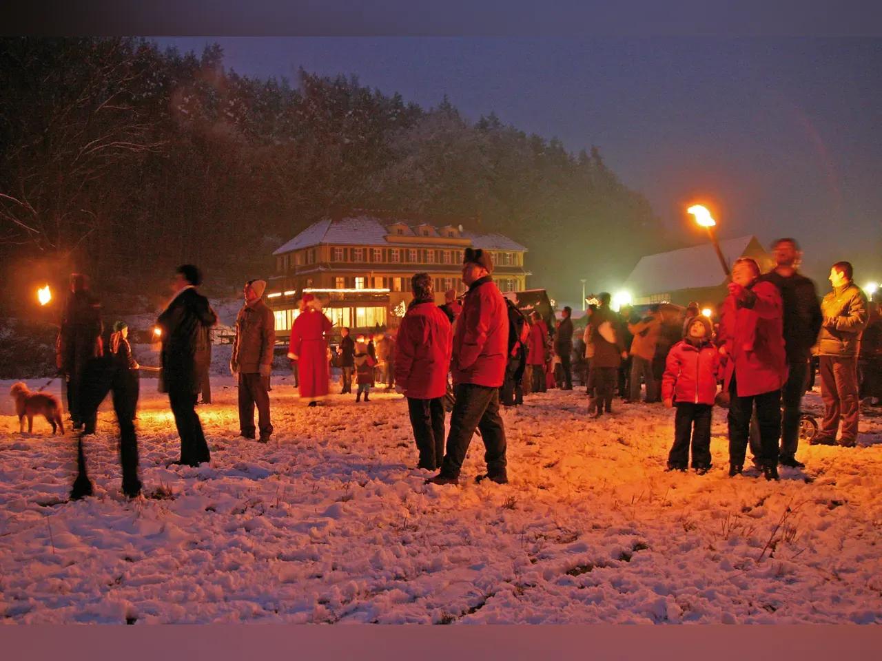 081213-weihnachtstal-fackelwanderung-eisenberger-m-hltal-jpg