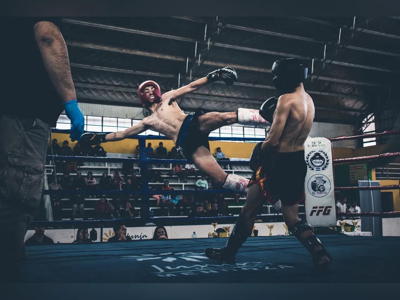 Boxer bei einem Wettkampf in einem Boxring