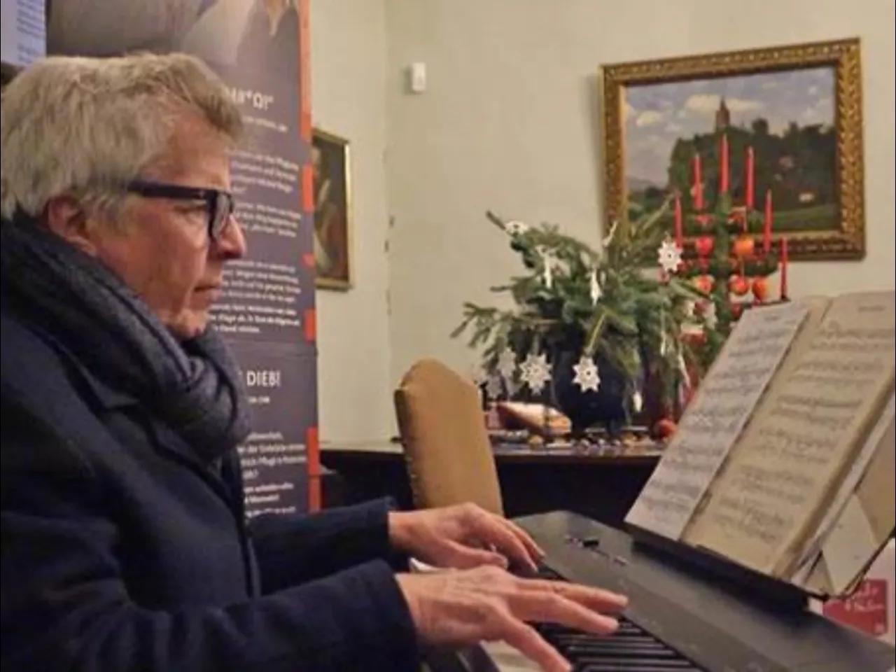 Matthias von Hintzenstern spielt Musik