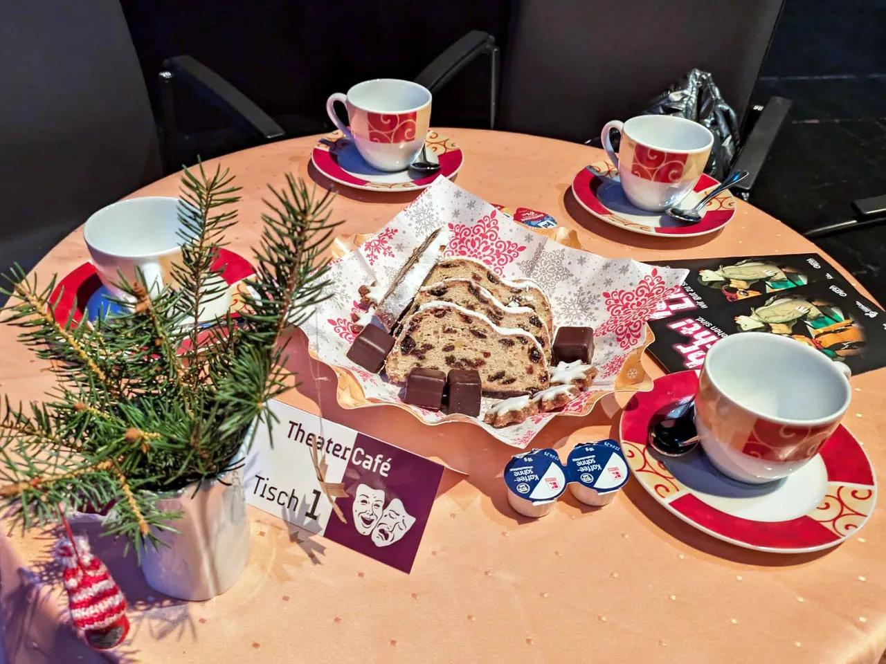 Weihnachtliches Theatercafé: Vorfreude auf Überraschungen